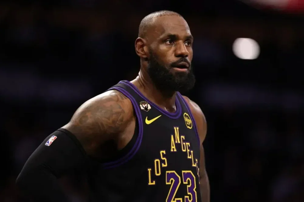 Jan 13, 2026; Los Angeles, California, USA; Los Angeles Lakers forward LeBron James (23) wears a patch affixed to the upper right chest to celebrate his record-setting 23rd NBA season during the first half against the Atlanta Hawks at Crypto.com Arena. Mandatory Credit: Kiyoshi Mio-Imagn Images